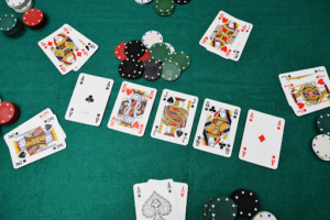 Luật chơi game bài Poker cơ bản